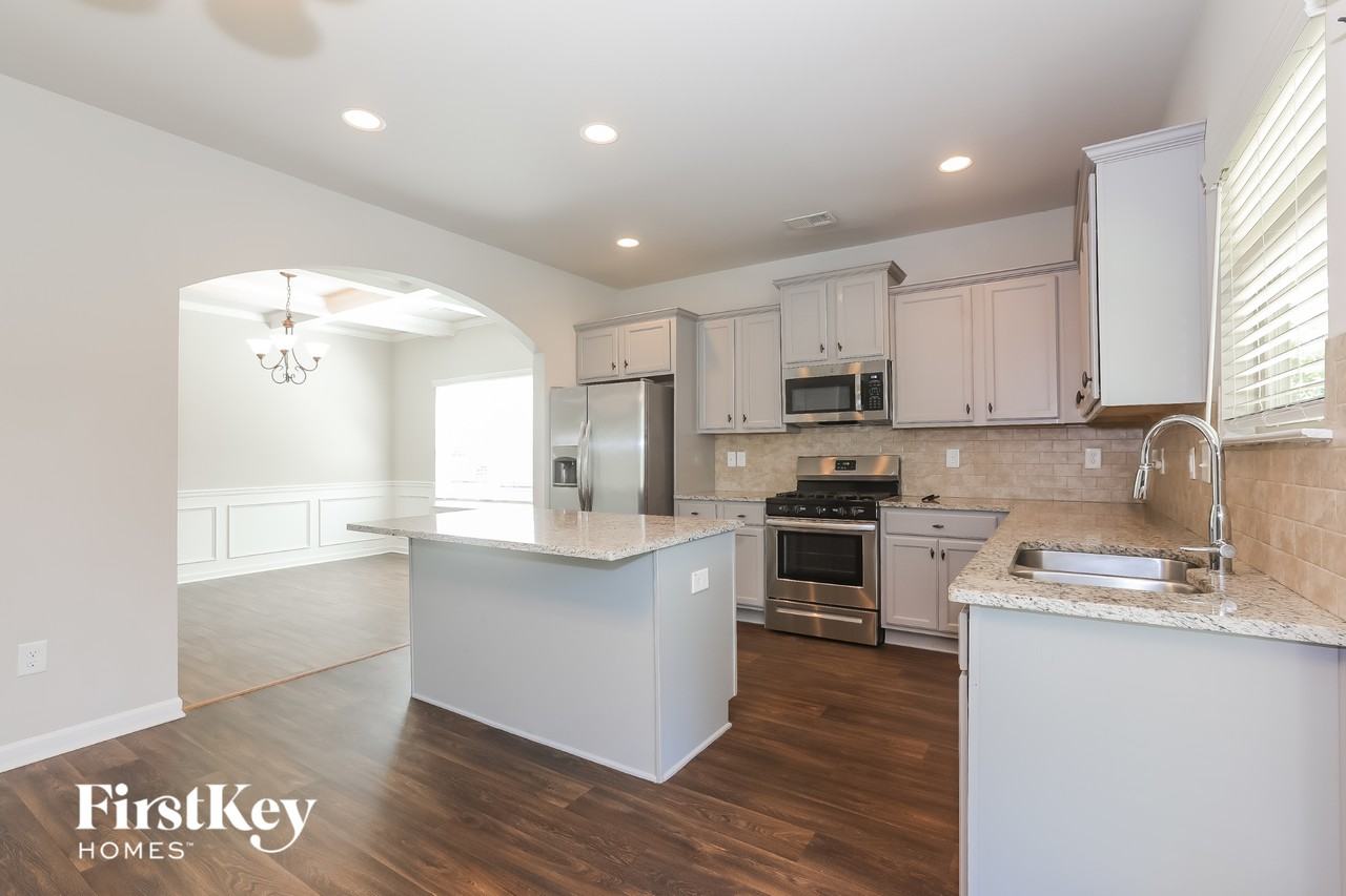 727 Hot Springs Trl - Photo 5 of 15
