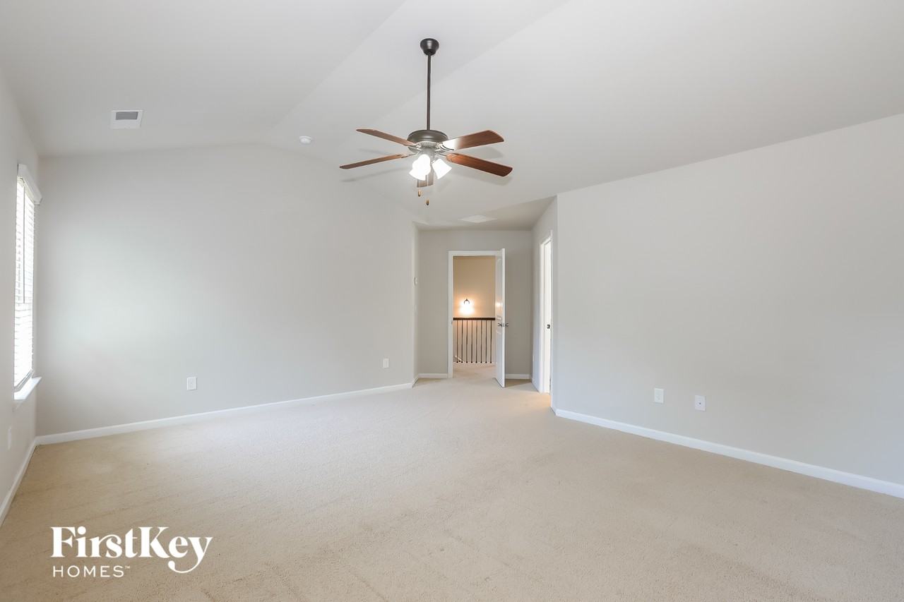 727 Hot Springs Trl - Photo 6 of 15