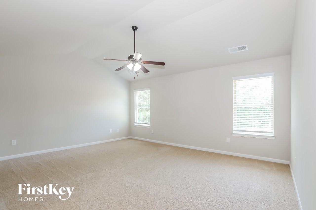 727 Hot Springs Trl - Photo 7 of 15
