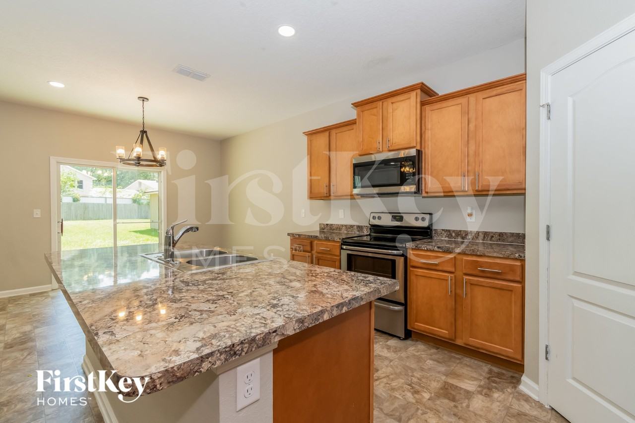 8058 Brothers Walk Ln - Photo 6 of 17