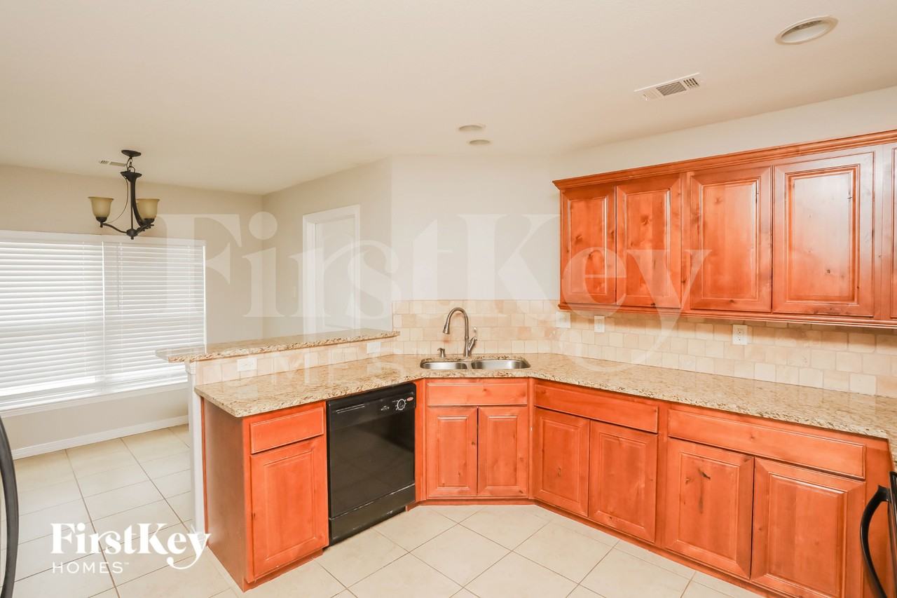 104 Abbey Rd - Photo 6 of 15