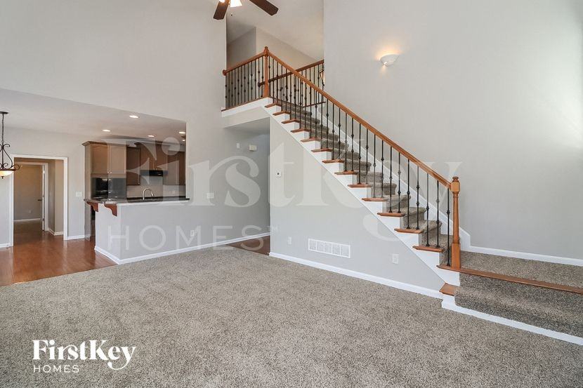 166 Crestview Dr - Photo 2 of 15