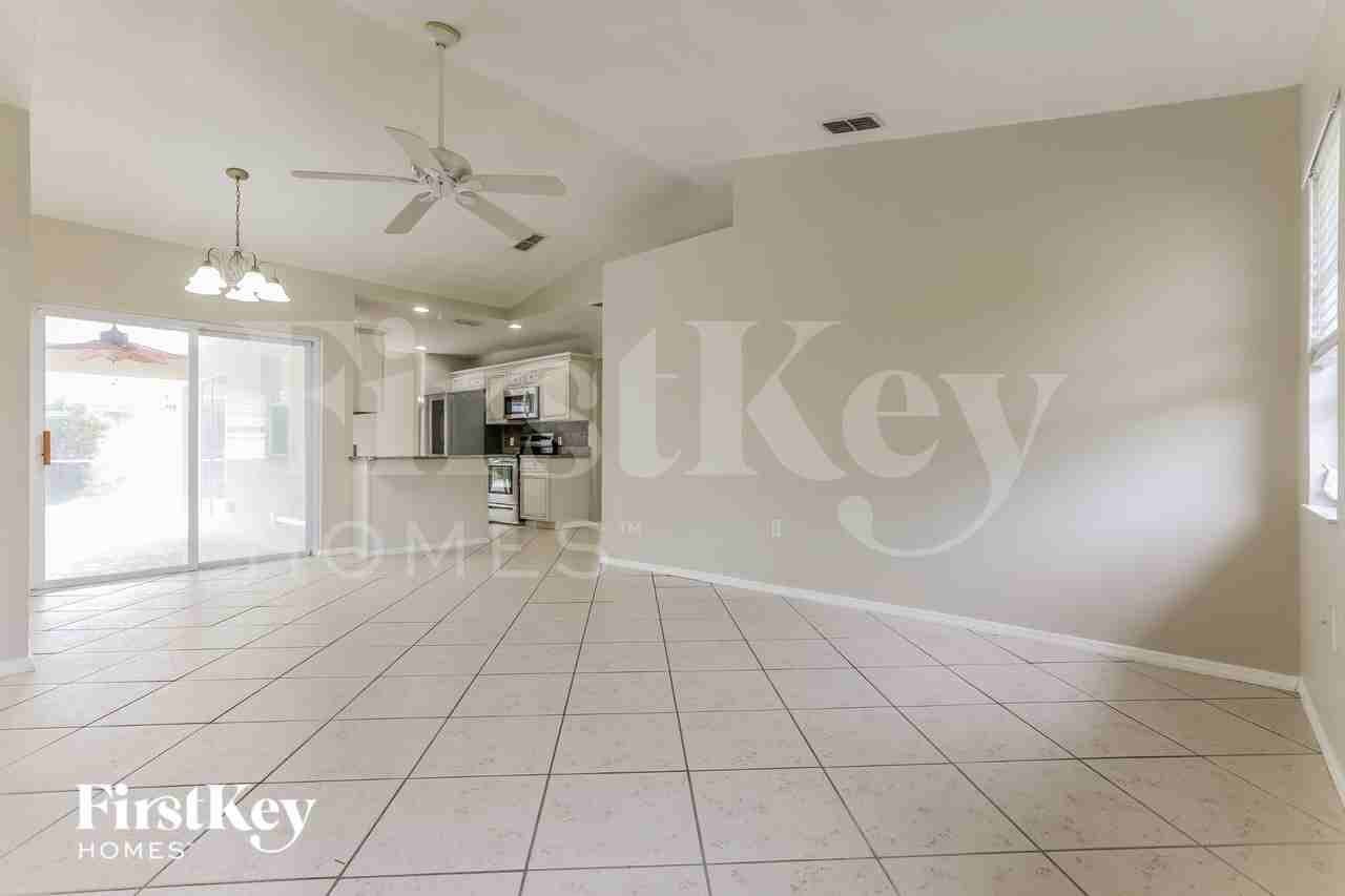 820 Springview Ave Nw - Photo 3 of 15