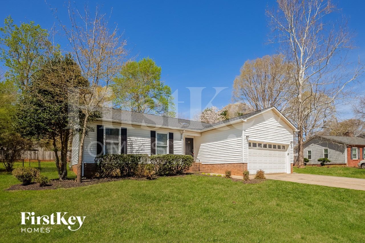 2438 Amity Ave - Photo 2 of 15