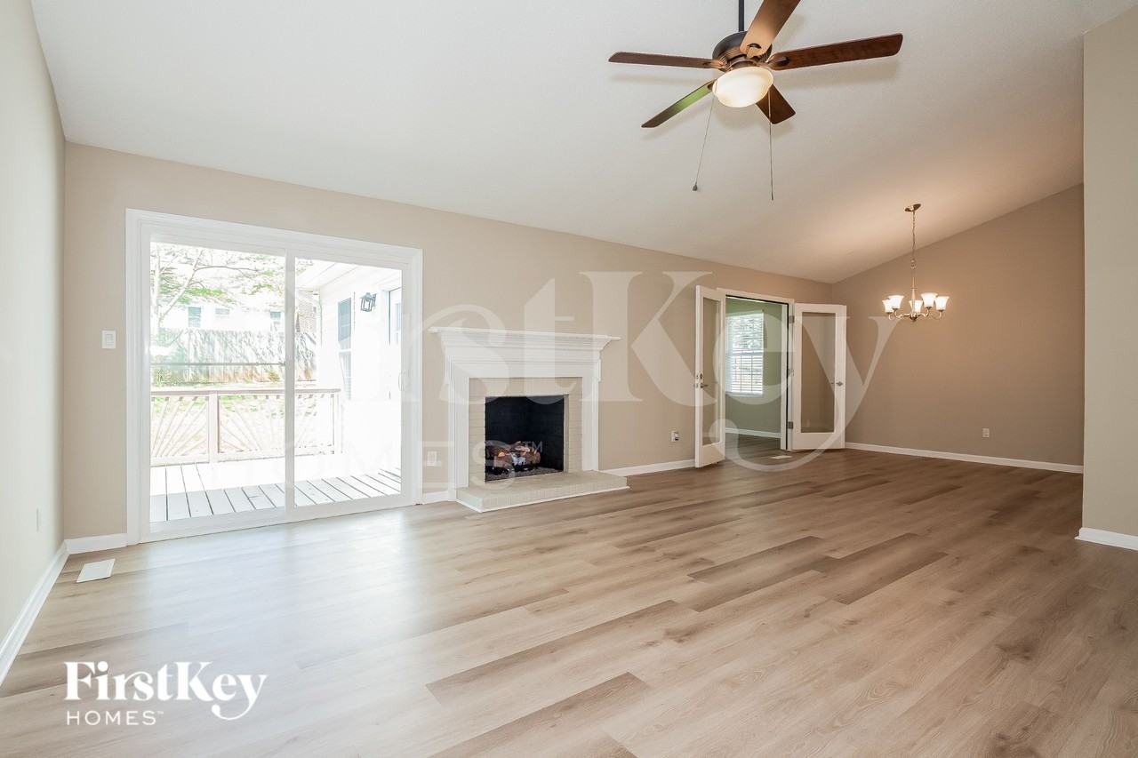 2438 Amity Ave - Photo 3 of 15