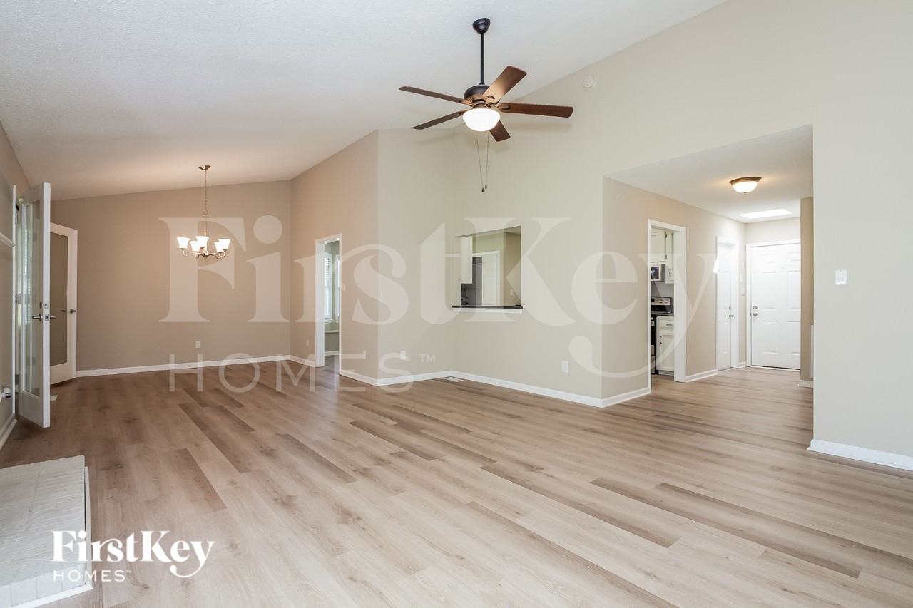 2438 Amity Ave - Photo 4 of 15