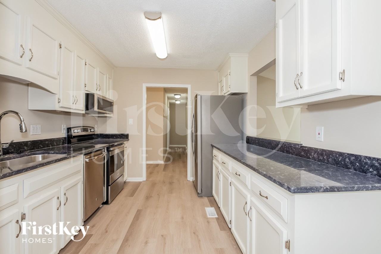2438 Amity Ave - Photo 6 of 15