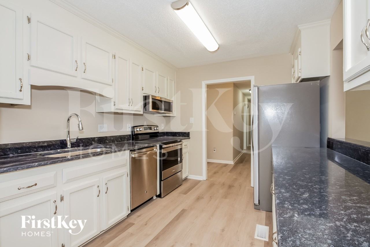 2438 Amity Ave - Photo 7 of 15
