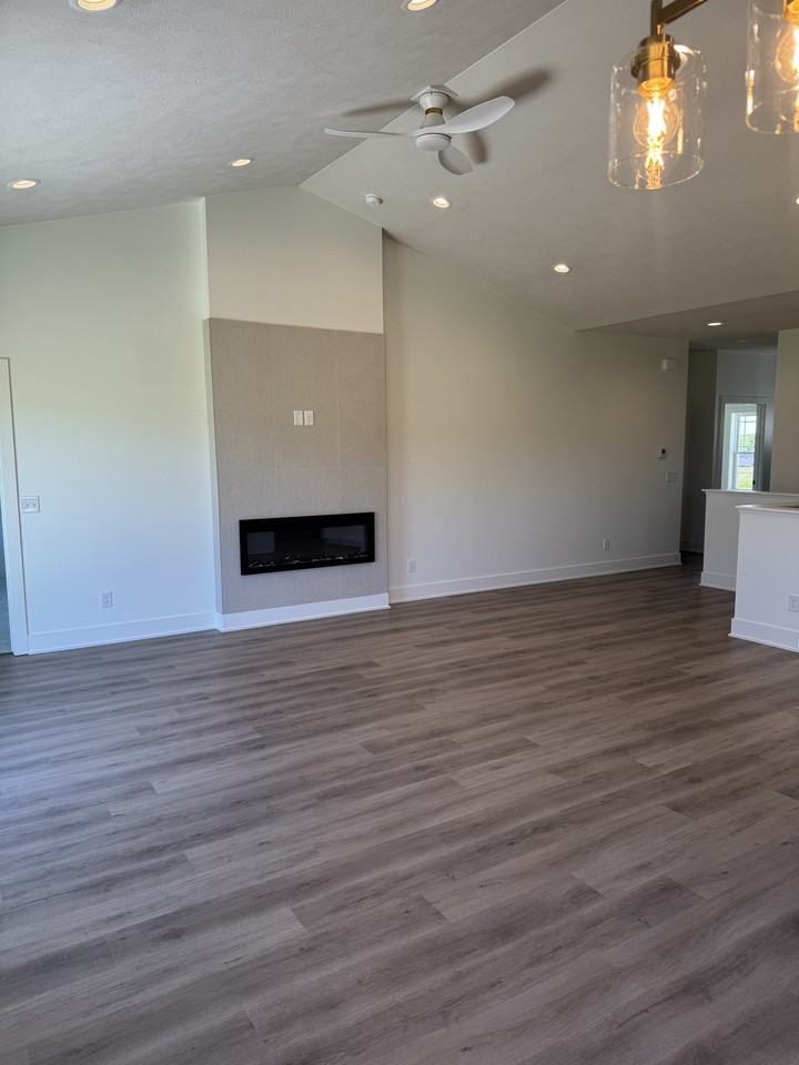 200 W Agnes Dr #1 - Photo 6 of 24