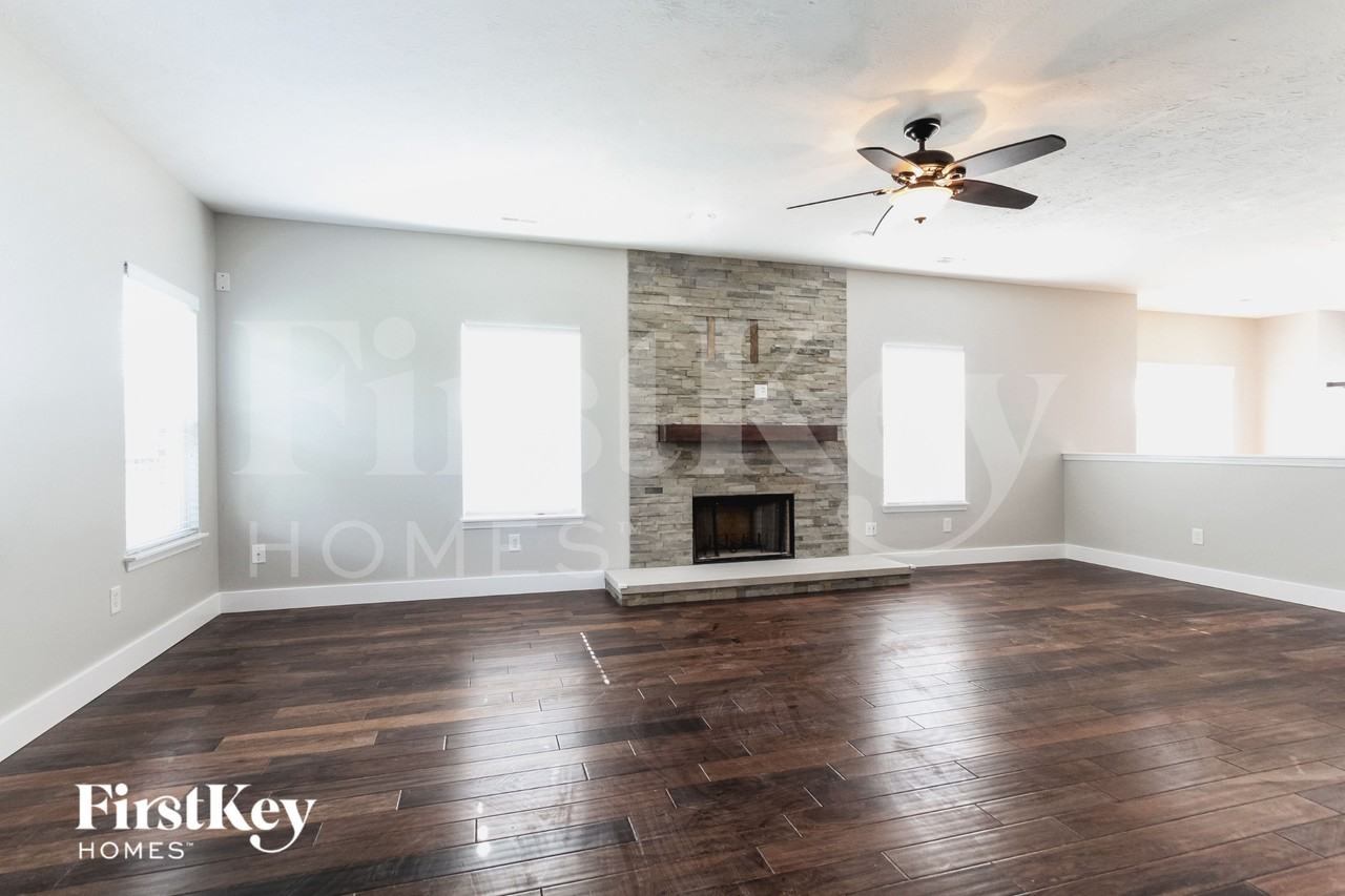 3214 S Dendle Dr - Photo 2 of 15
