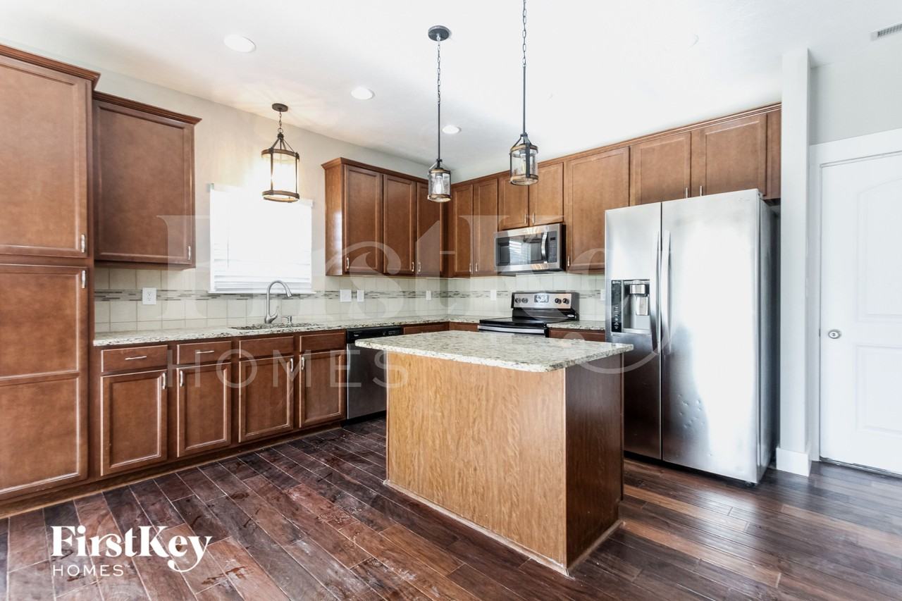 3214 S Dendle Dr - Photo 4 of 15