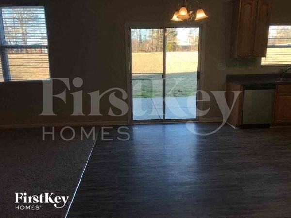 6712 Blackwood Ln - Photo 2 of 10