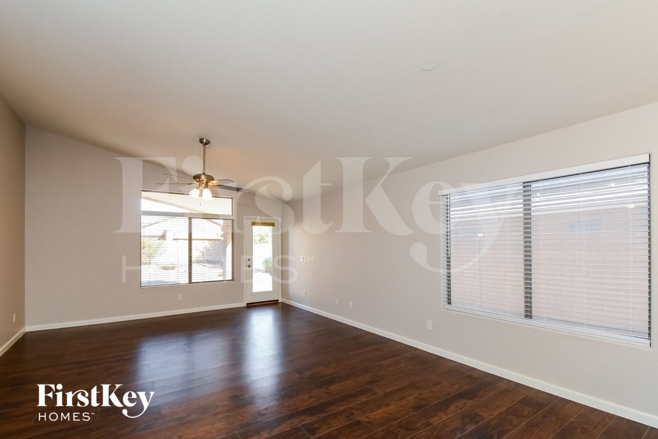 13414 W Port Royale Ln - Photo 3 of 15