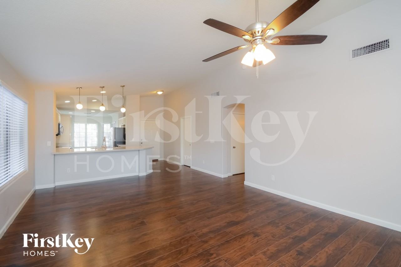 13414 W Port Royale Ln - Photo 4 of 15