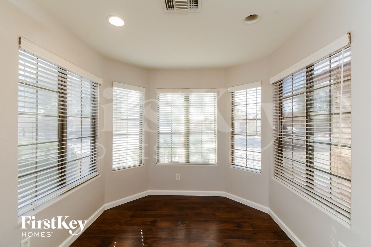 13414 W Port Royale Ln - Photo 5 of 15