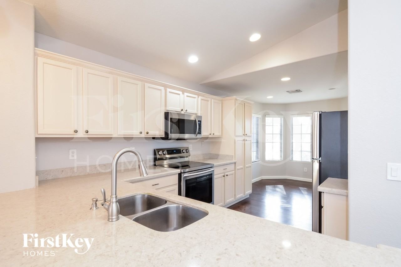 13414 W Port Royale Ln - Photo 6 of 15