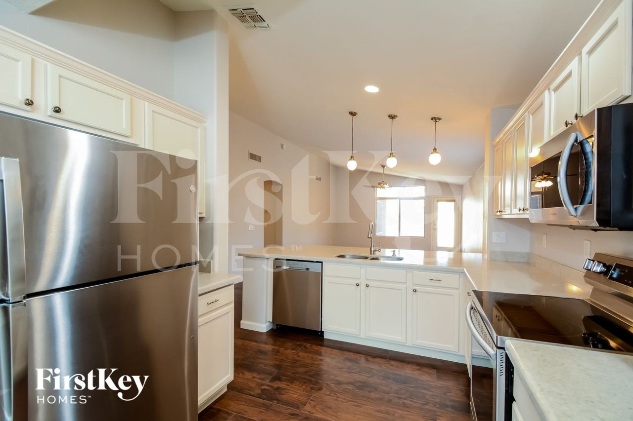 13414 W Port Royale Ln - Photo 7 of 15