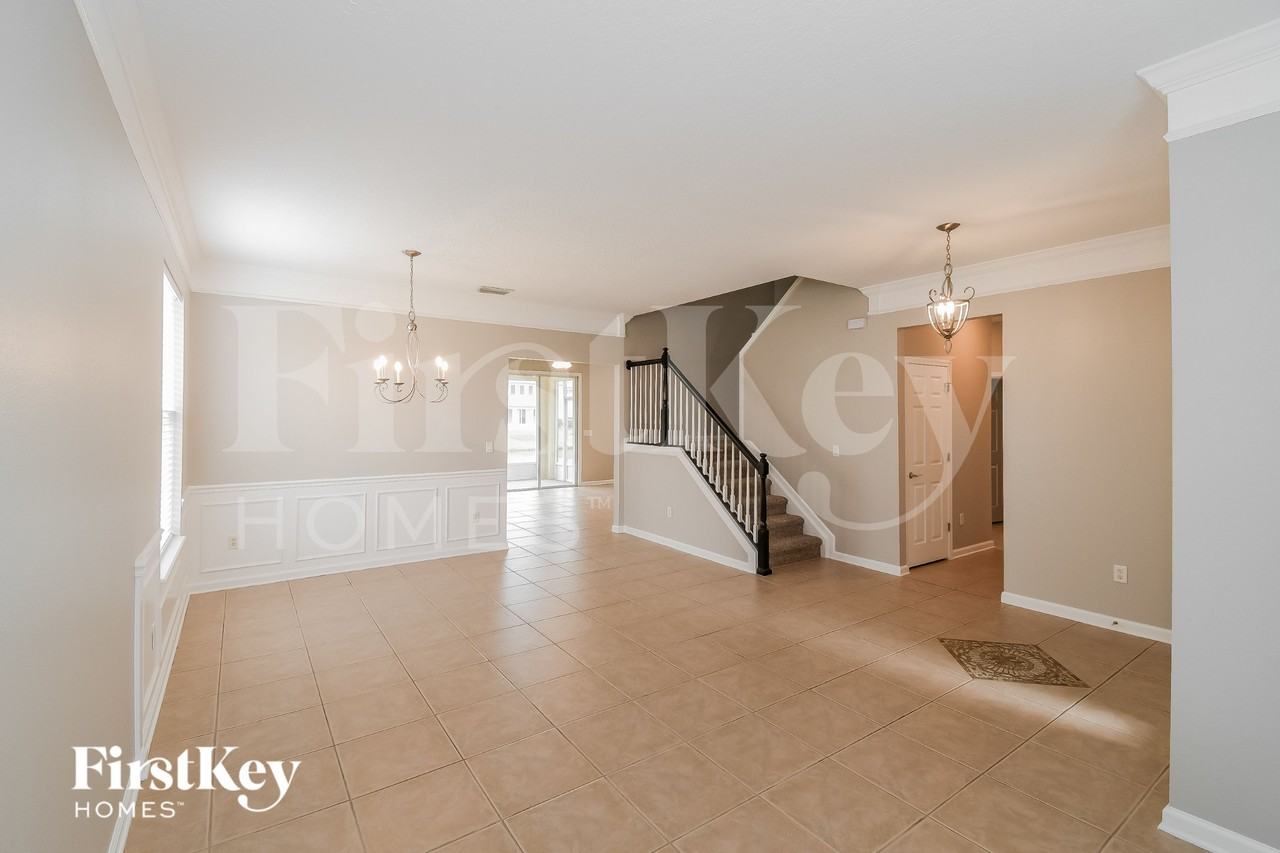 8327 Highgate Dr - Photo 5 of 16