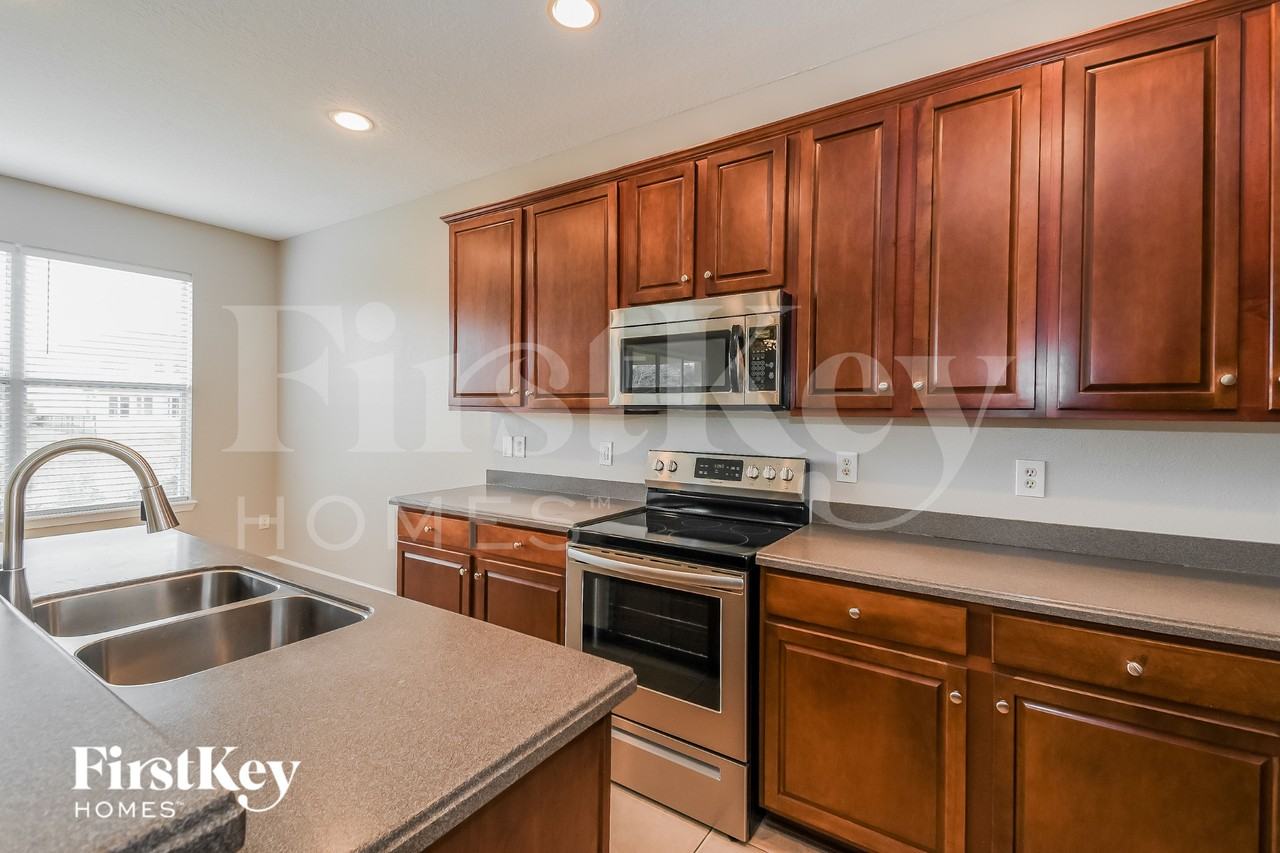 8327 Highgate Dr - Photo 7 of 16