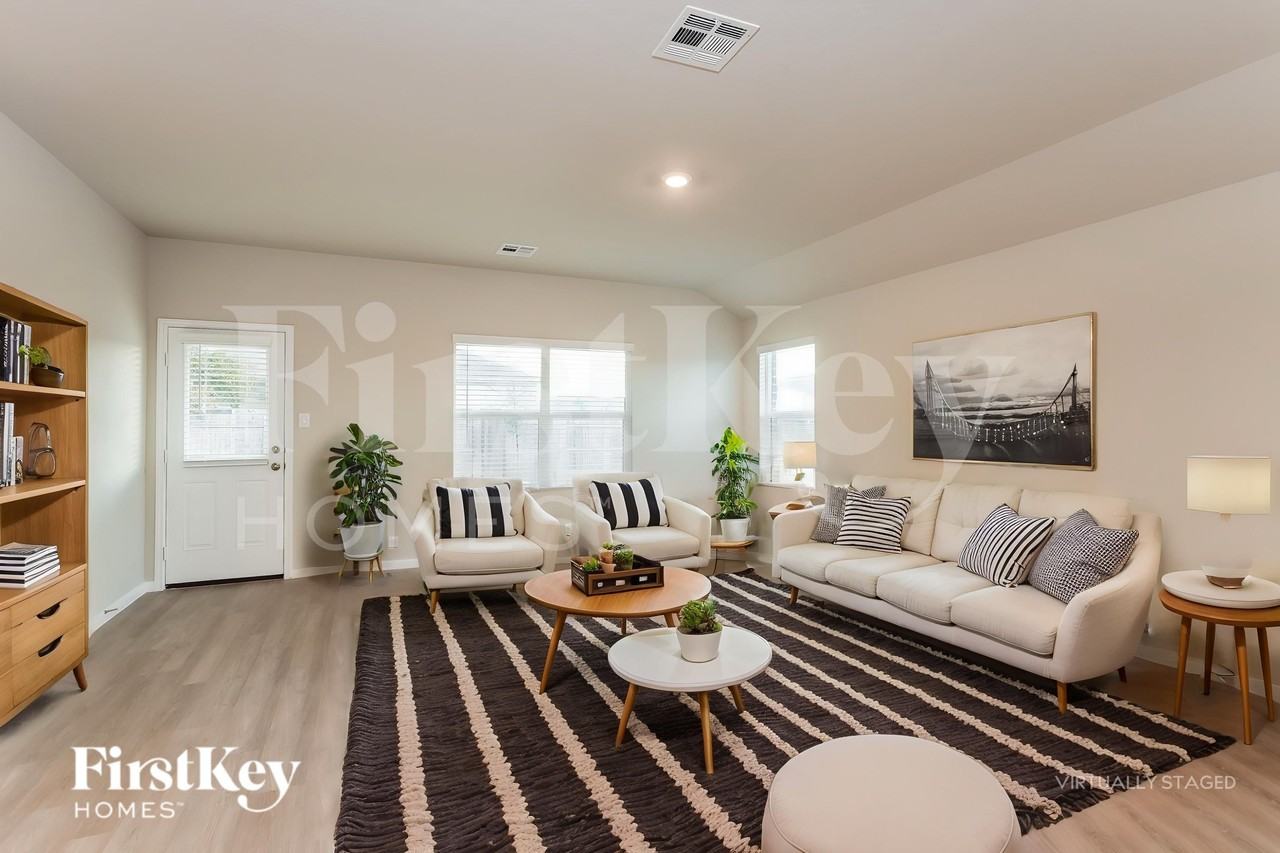 15007 Maskette Ave - Photo 4 of 19