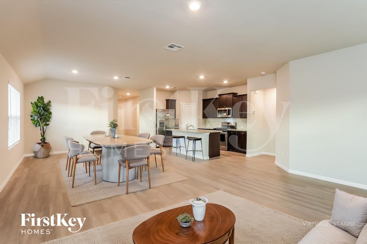 15007 Maskette Ave - Photo 6 of 19