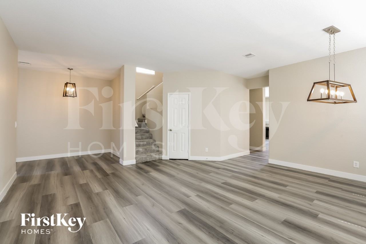 1336 Pacific Terrace Dr - Photo 4 of 15