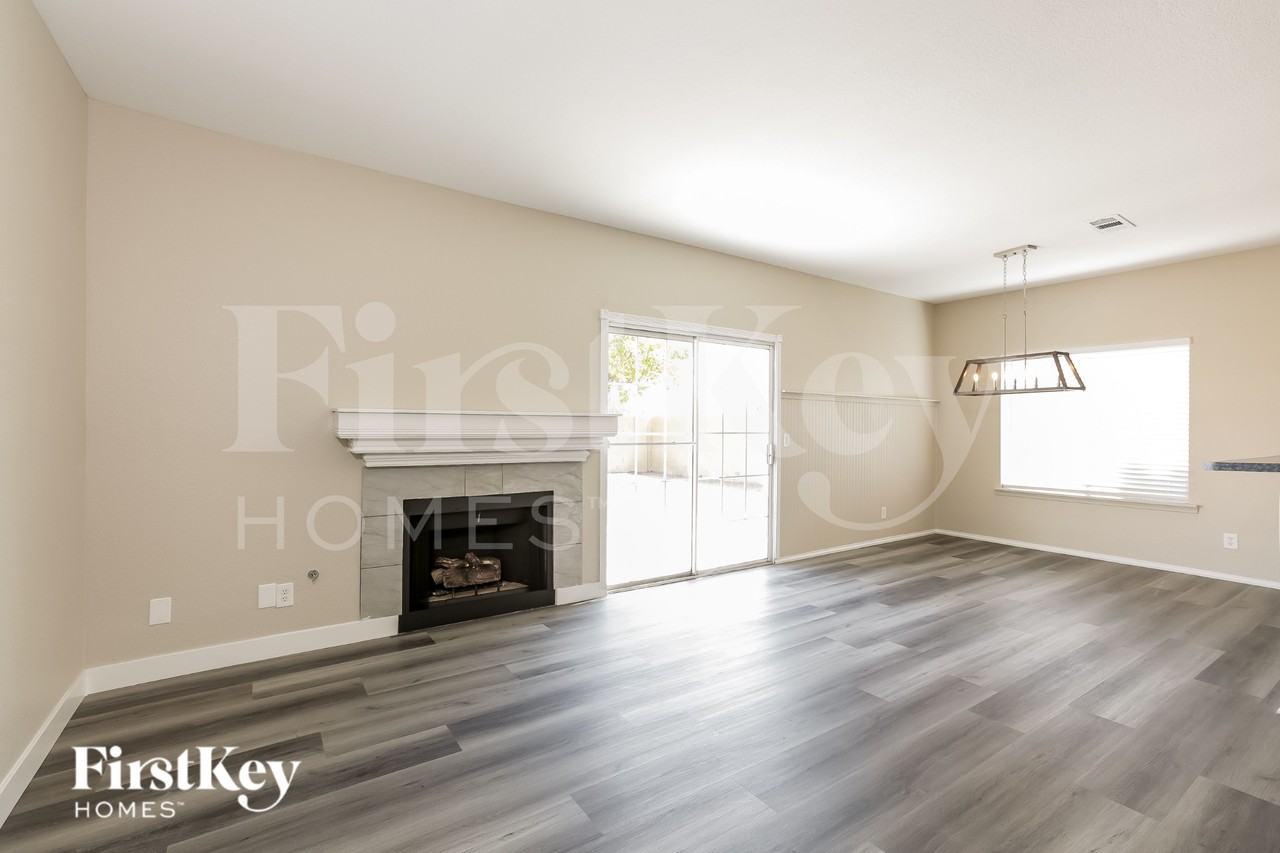 1336 Pacific Terrace Dr - Photo 5 of 15