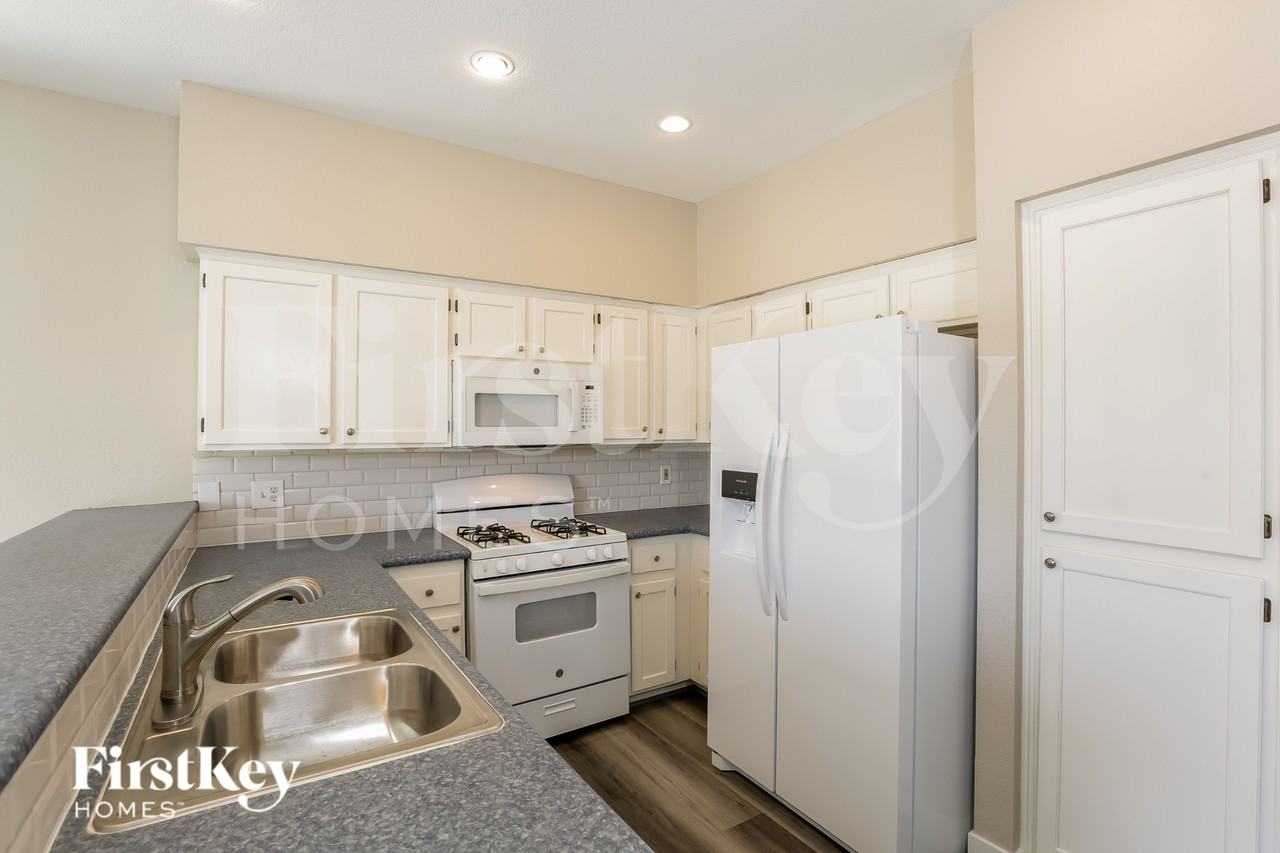 1336 Pacific Terrace Dr - Photo 6 of 15