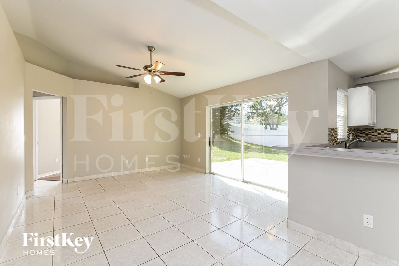 5615 Hamlin Close Rd - Photo 4 of 15