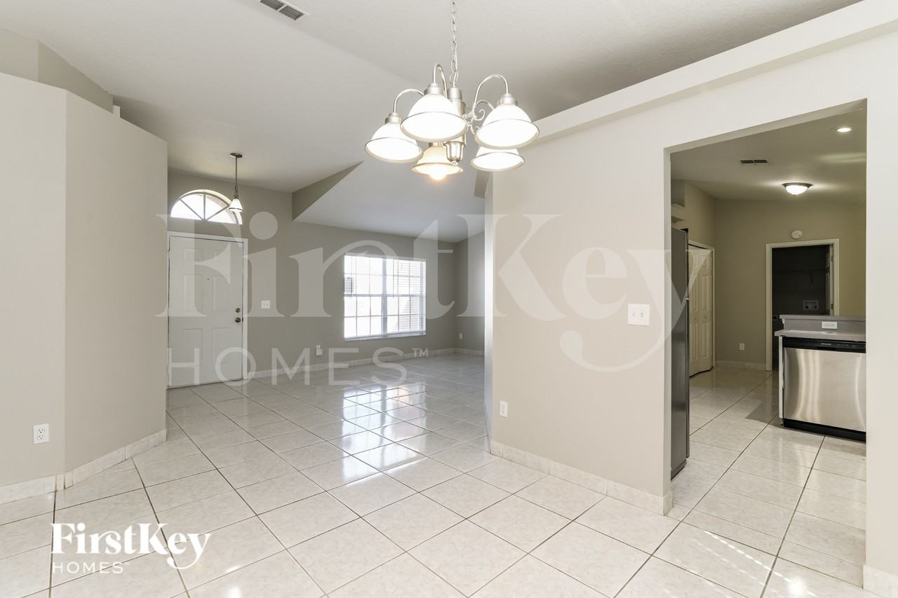 5615 Hamlin Close Rd - Photo 5 of 15