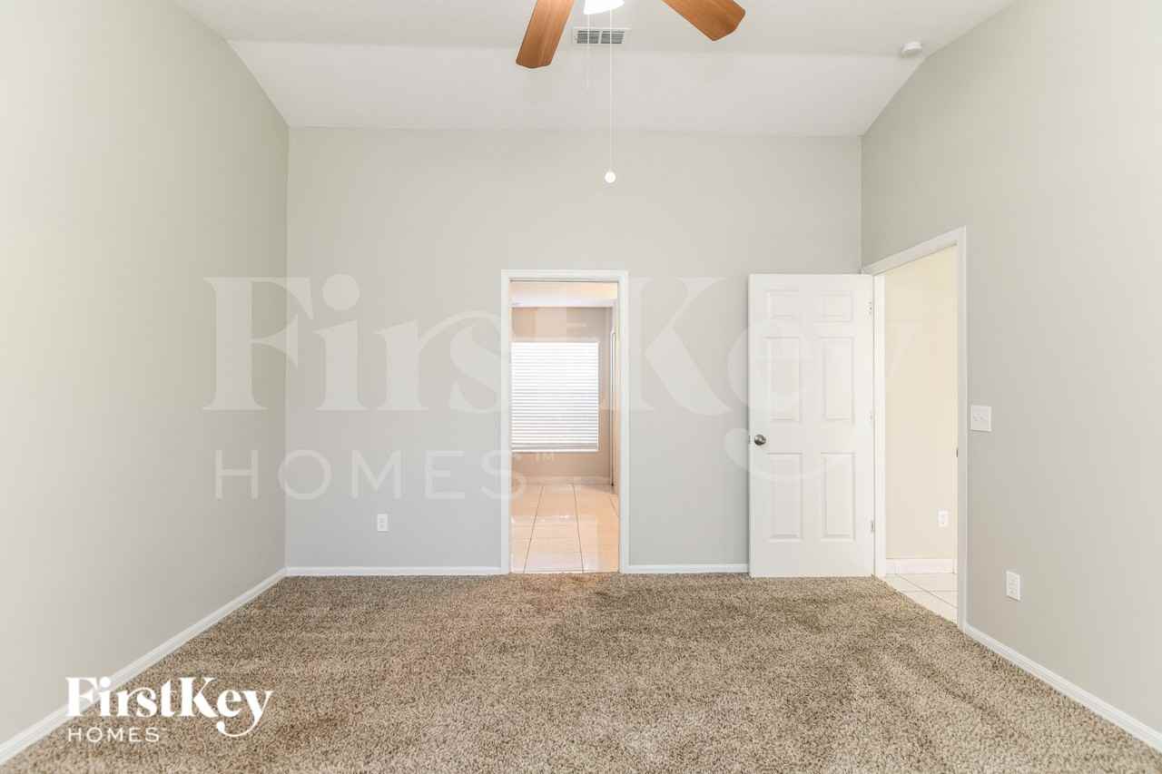 5615 Hamlin Close Rd - Photo 7 of 15