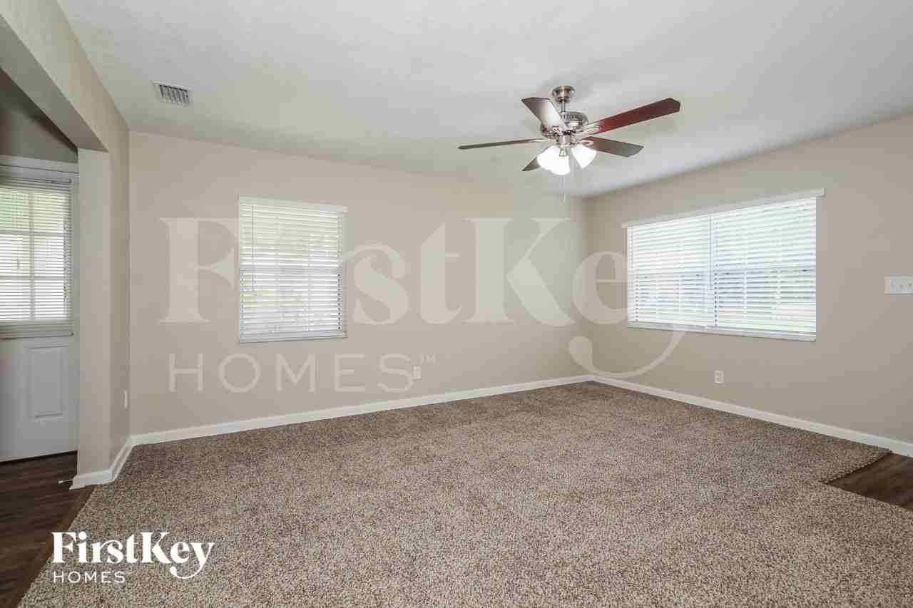 3044 Yanlee Ln - Photo 4 of 16