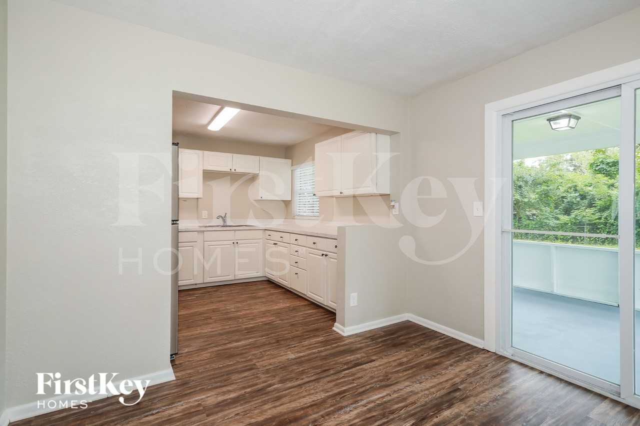 3044 Yanlee Ln - Photo 5 of 16
