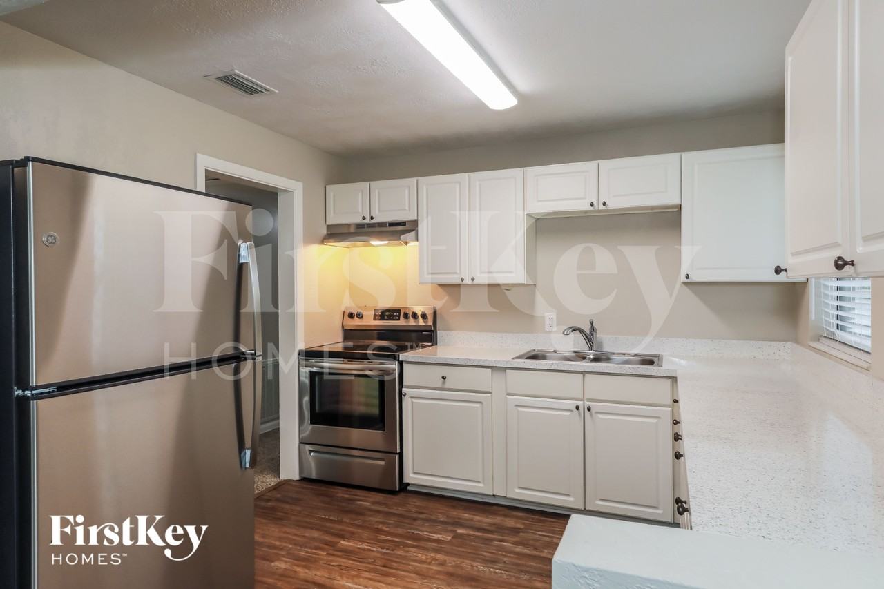3044 Yanlee Ln - Photo 6 of 16
