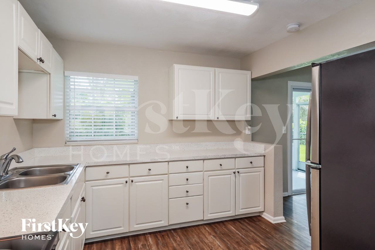 3044 Yanlee Ln - Photo 7 of 16