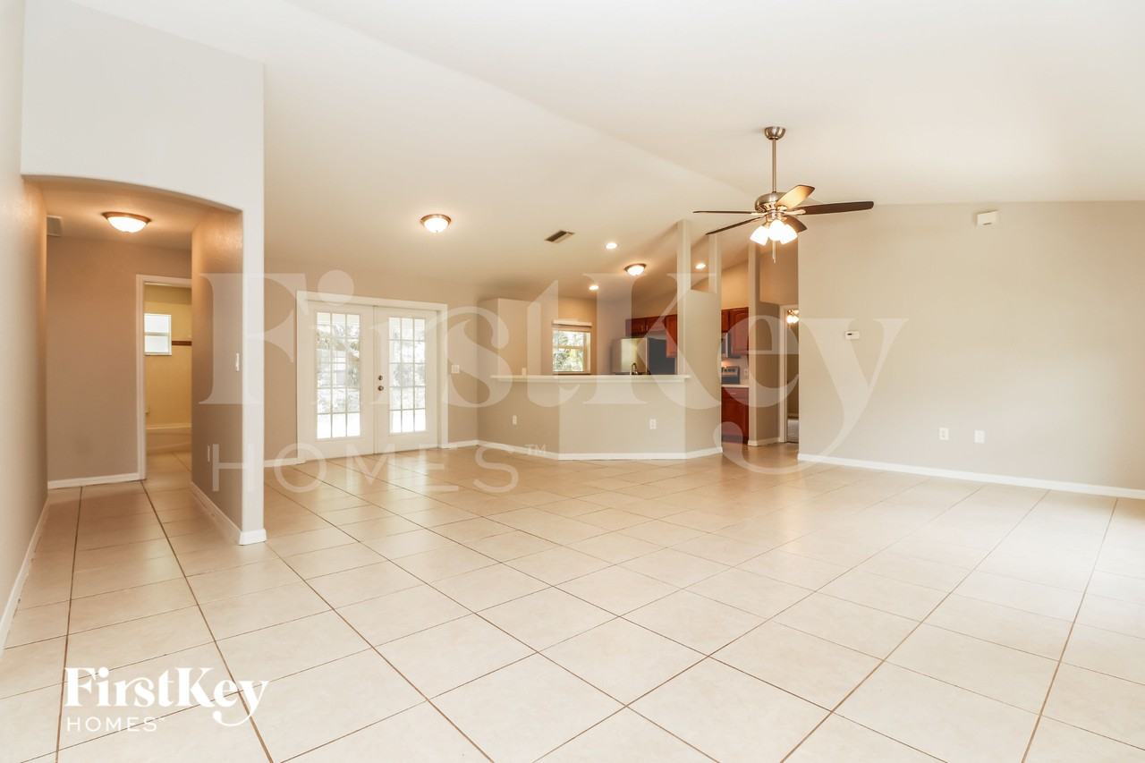5152 Tolson St - Photo 3 of 15
