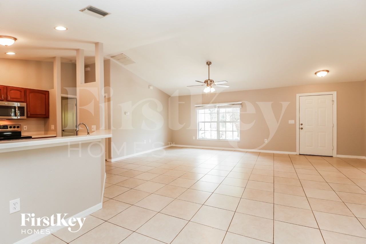5152 Tolson St - Photo 4 of 15