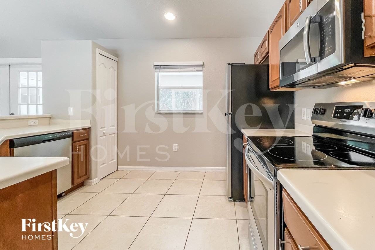 5152 Tolson St - Photo 5 of 15