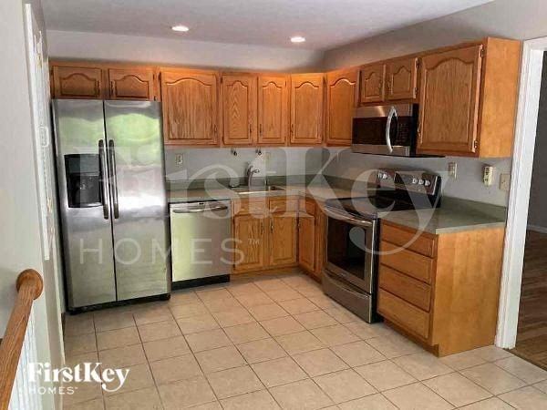 1351 Virginia Dr - Photo 5 of 10