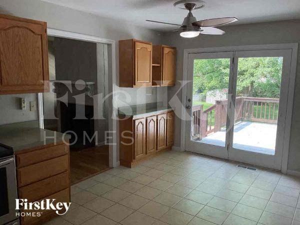 1351 Virginia Dr - Photo 6 of 10