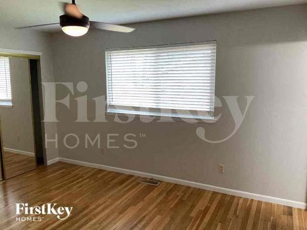 1351 Virginia Dr - Photo 7 of 10