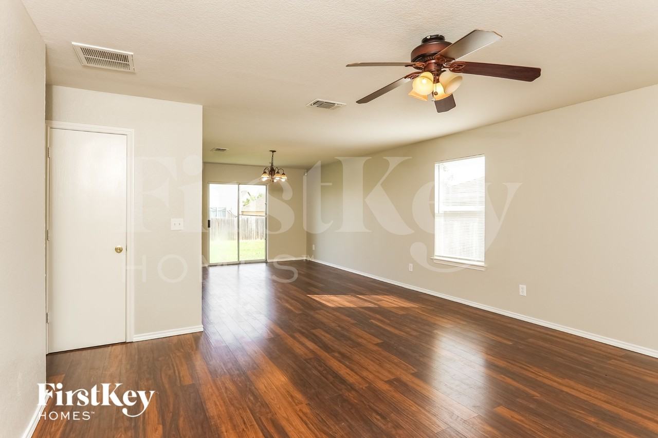 9231 Dublin Hts - Photo 3 of 16