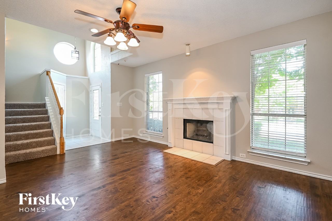 2210 Meadowstone Dr - Photo 2 of 16