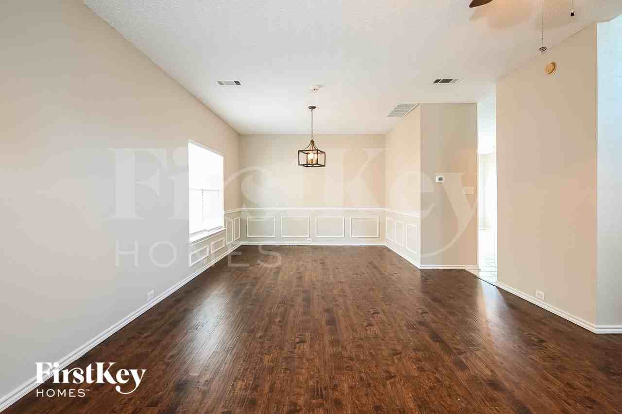 2210 Meadowstone Dr - Photo 3 of 16