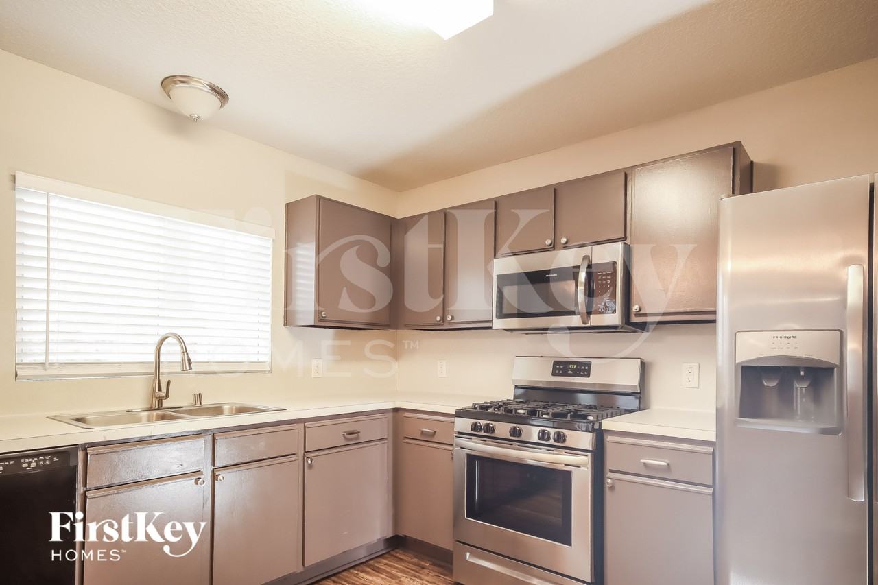 7223 Foxcrest Ln - Photo 5 of 16