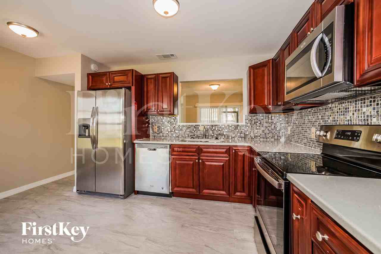 724 Dromedary Dr - Photo 6 of 16