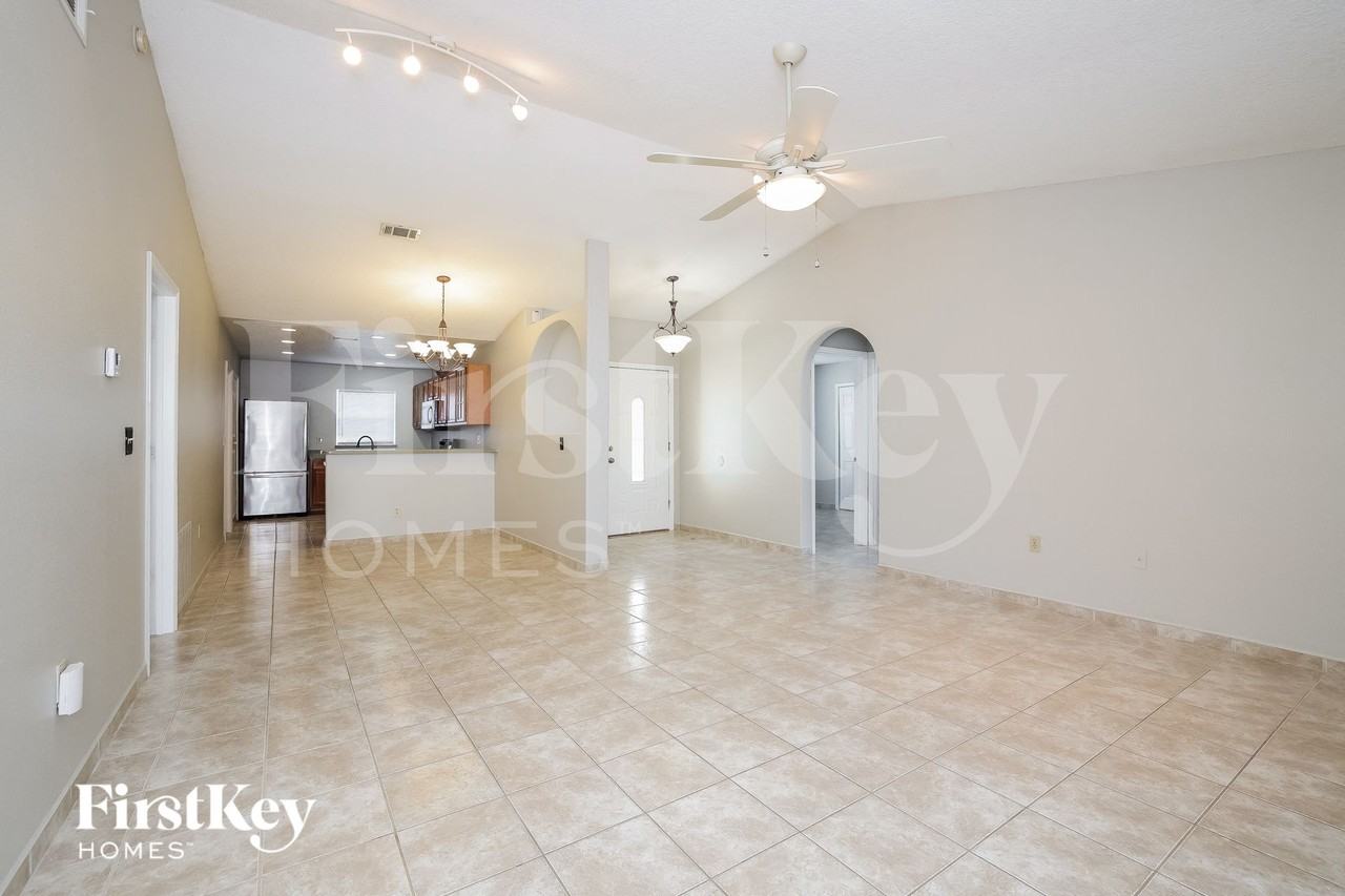585 Koala Dr - Photo 3 of 15