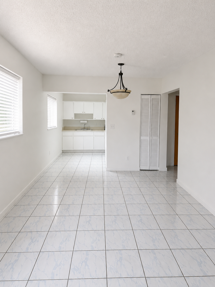 Westland Manor - Photo 3 of 14