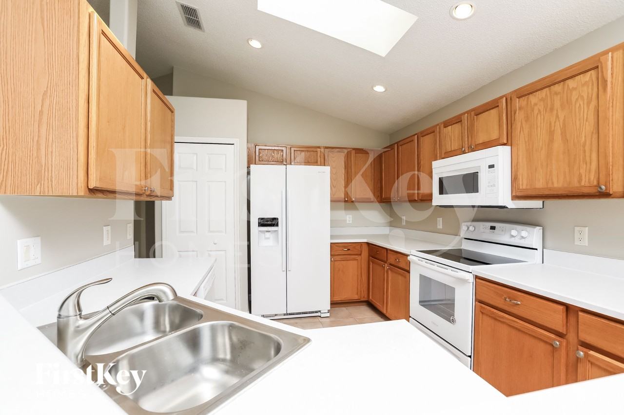 2693 Autumn Creek Cir - Photo 5 of 16