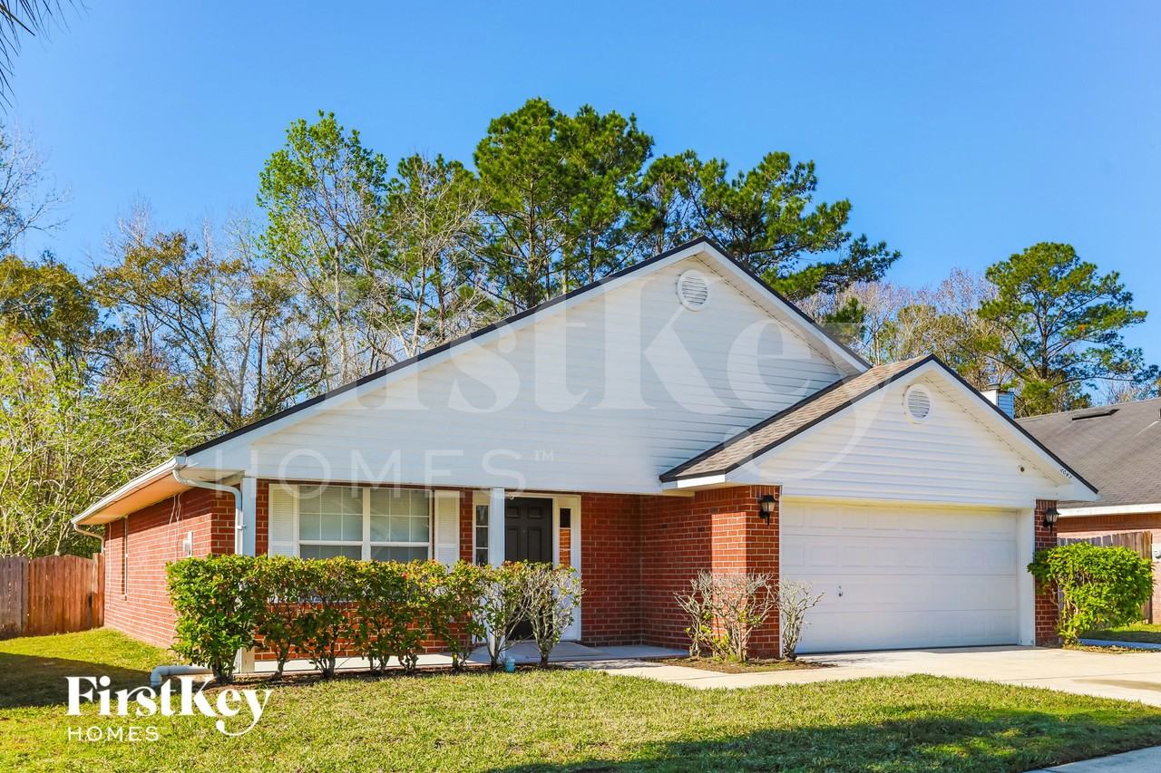2047 Eclipse Dr - Photo 2 of 16